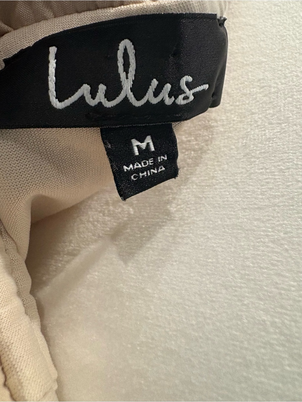 Lulu's Beige Off-Shoulder Ruffle Tunic. Size M - Picture 8 of 8